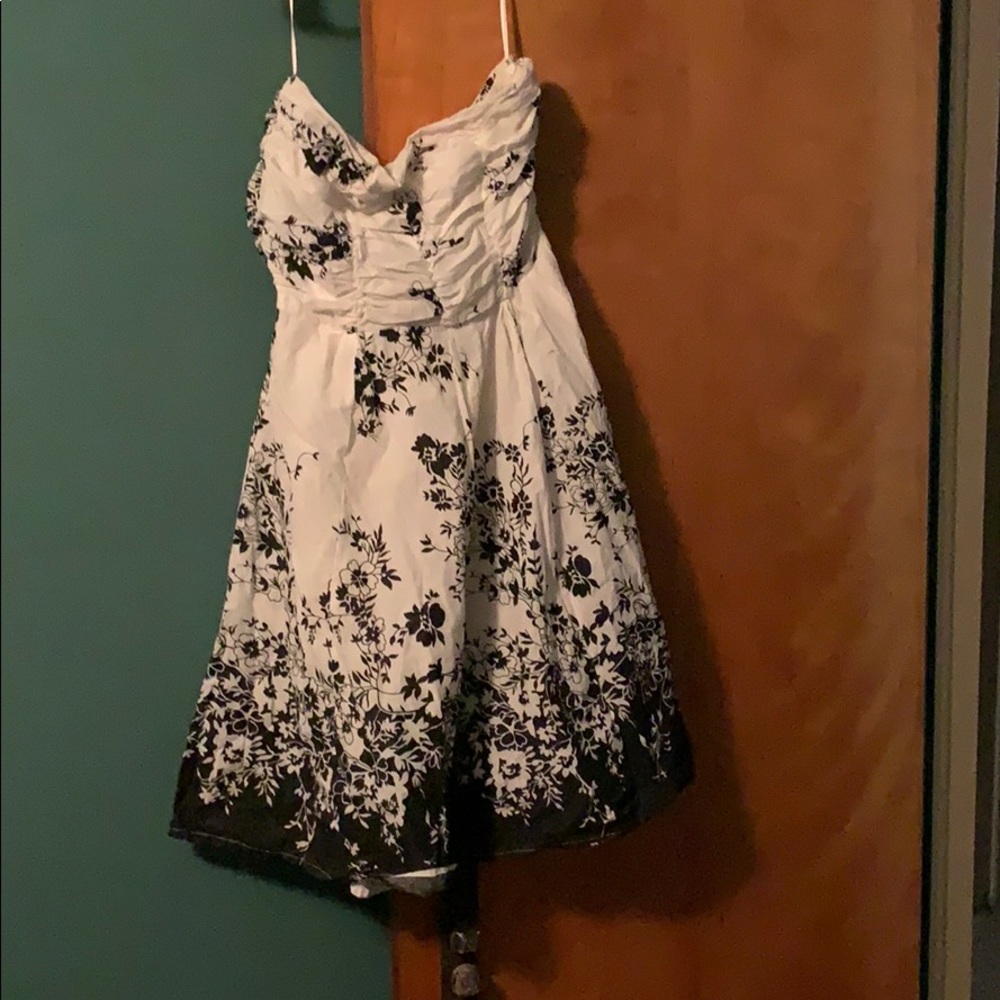 Super cute black and white strapless dress
